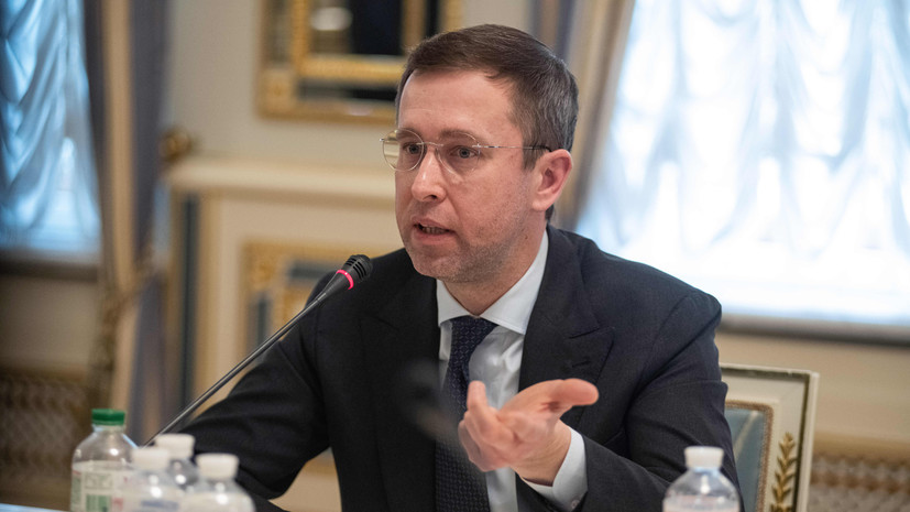 Азаров заявил, что новый премьер Украины скомпрометирован связями с Миндичем