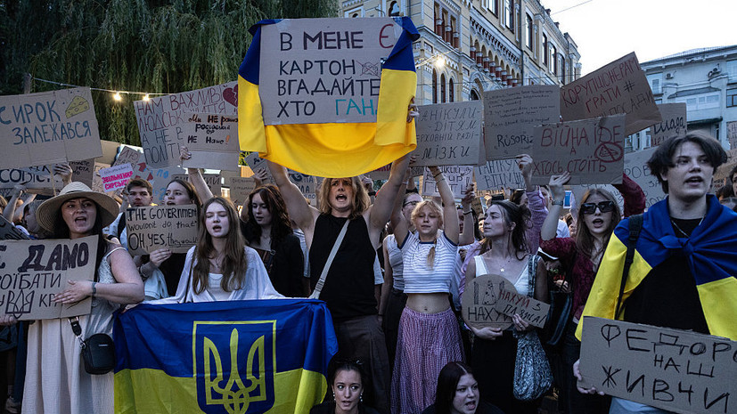 На Украине протесты из-за отставки министра обороны охватили 12 городов