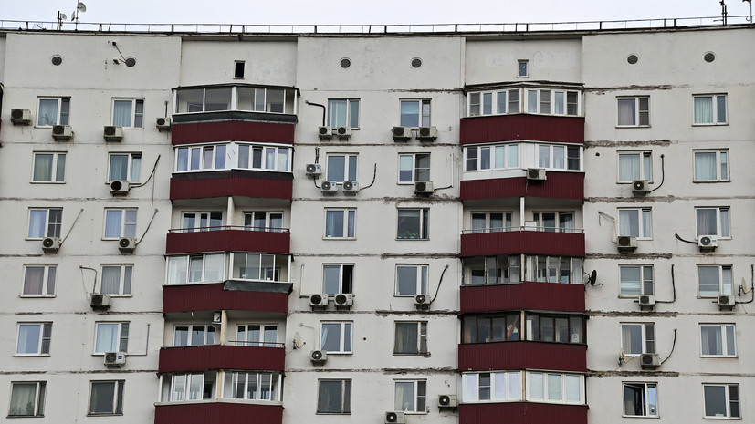 Юрист Крохин: остекление балкона могут обязать убрать через суд