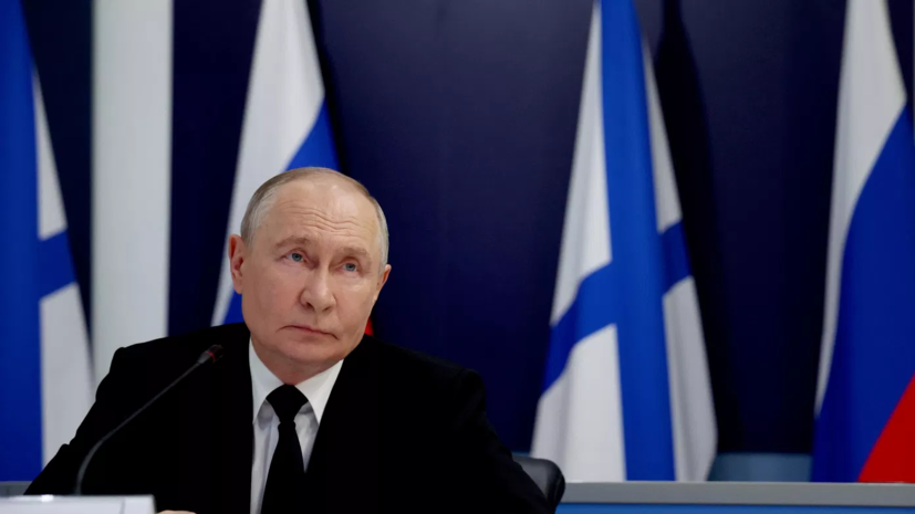 Путин призвал бороться с посягательством на торговый флот, как с пиратством