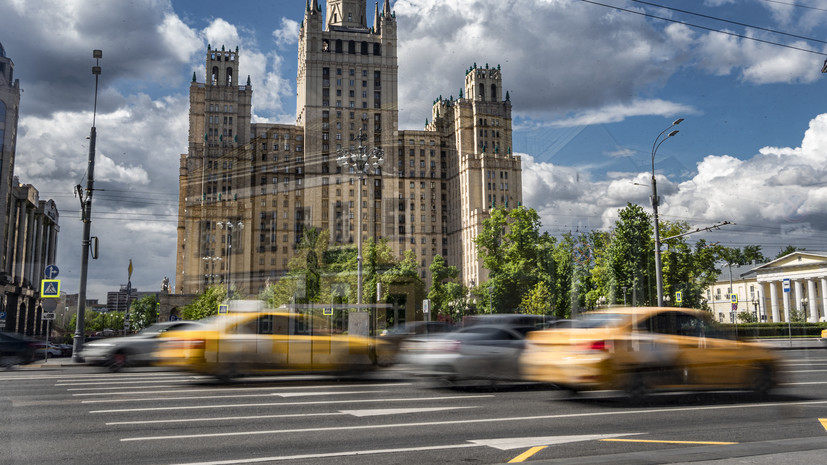 Дептранс: движение временно закрыли на части съездов в районе Кудринской площади