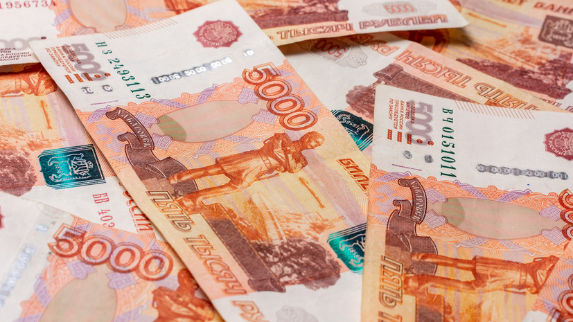 В мае в трёх регионах России средние зарплаты превысили 200 тысяч рублей