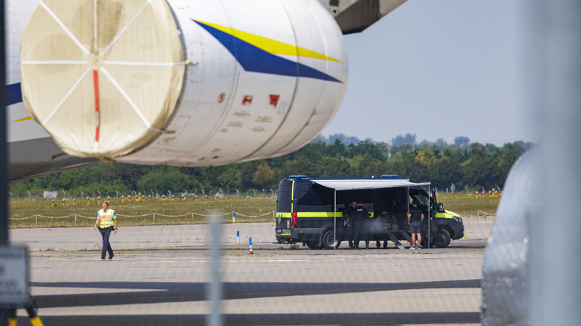 Над аэропортом Лейпцига грузовой самолёт DHL столкнулся с неизвестным объектом
