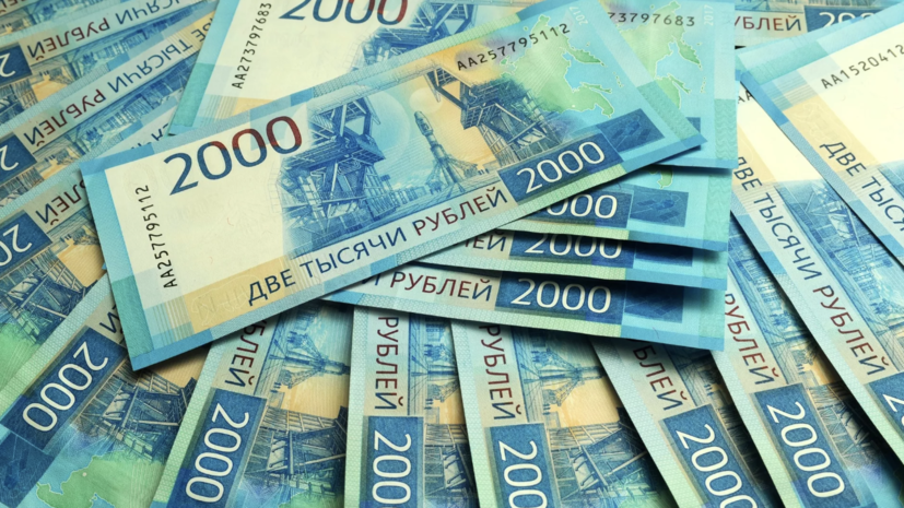 Доцент Балынин: средняя зарплата в России за год выросла на 12%