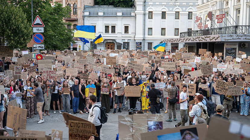 На Украине 23-й день подряд проходят протесты из-за отставки Фёдорова