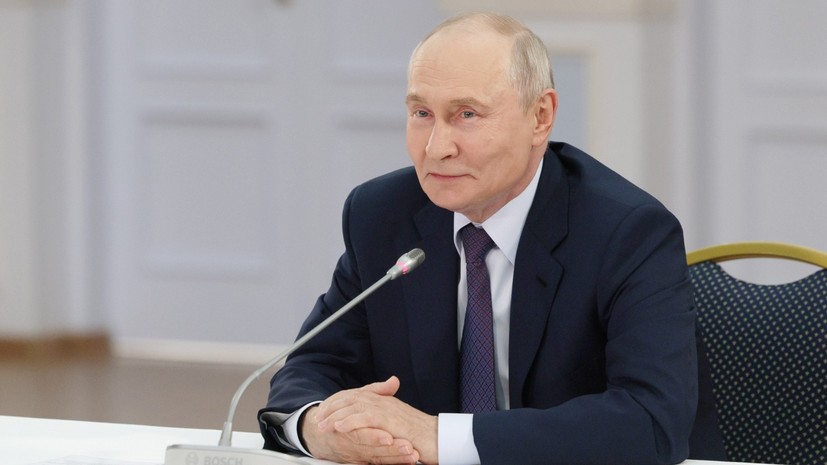 «Нужно найти сбалансированные решения»: Путин призвал не допустить депопуляцию в российских регионах