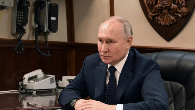 Путин прибыл на крейсер «Варяг» для наблюдения за учениями Тихоокеанского флота
