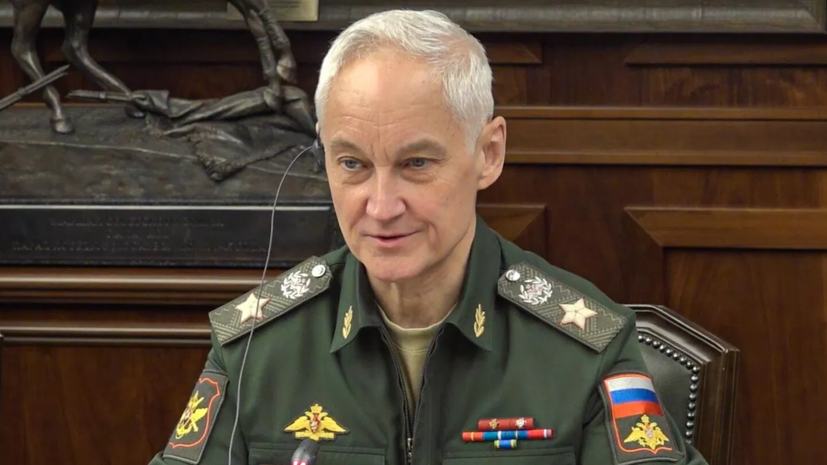 Белоусов вручил соединению группировки «Восток» Георгиевскую знаменную ленту