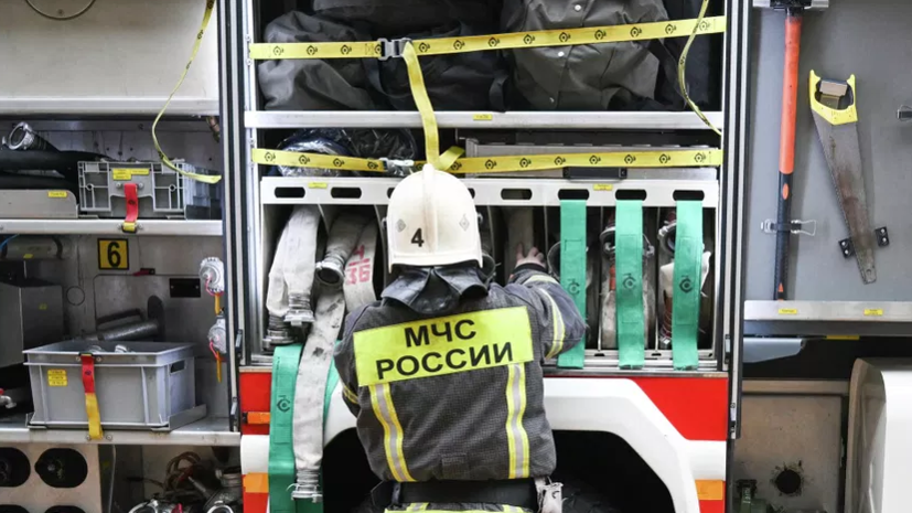 Спасатели локализовали пожар на территории строительного магазина в Химках