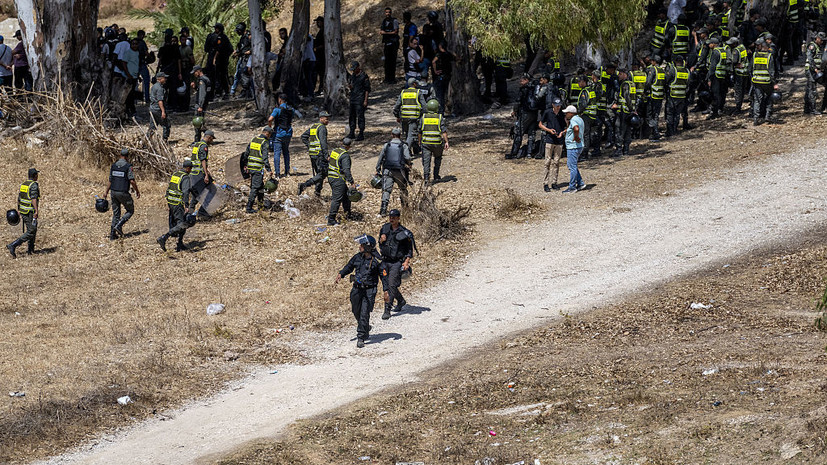 Дмитриев: мигранты массово приезжают в Сеуту, чтобы отблагодарить главу ЕК