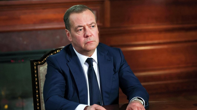 AD: слова Медведева об ответе России на провокации говорят о решимости Москвы