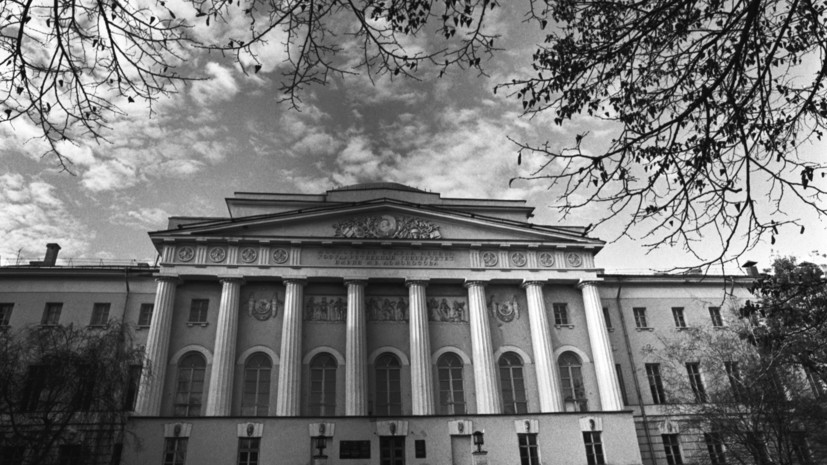 «Это было пассионарное время»: выпускница первых лет журфака МГУ — о факультете, дочерях Хрущёва и профессии сегодня