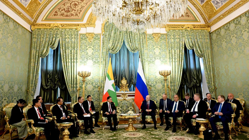 Путин: Россия и Мьянма наладили тесное военно-техническое сотрудничество