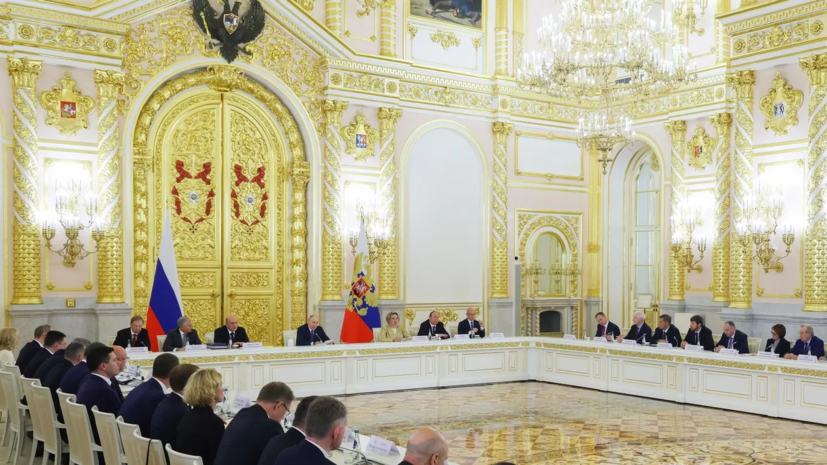 Путин переговорил с Вайно после заседания Совета по национальным проектам