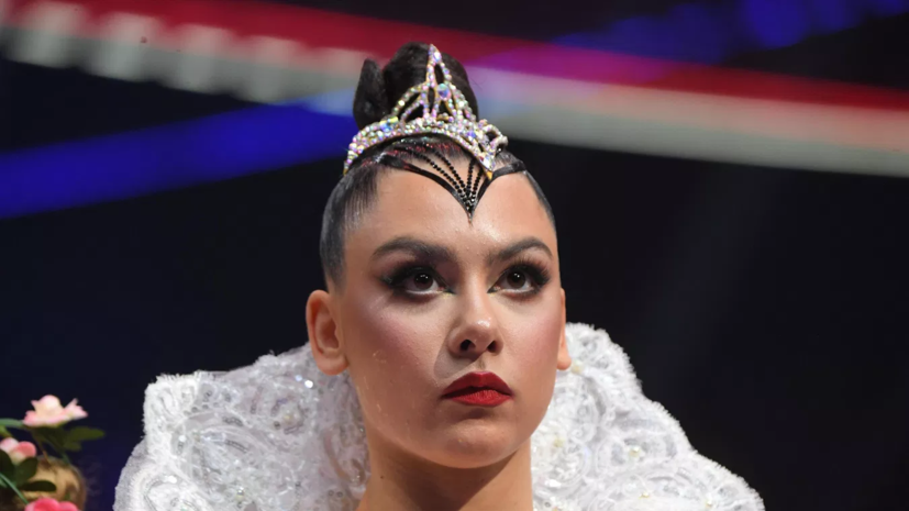 Гимнастка Крамаренко выпустила дебютную песню «Лентами»