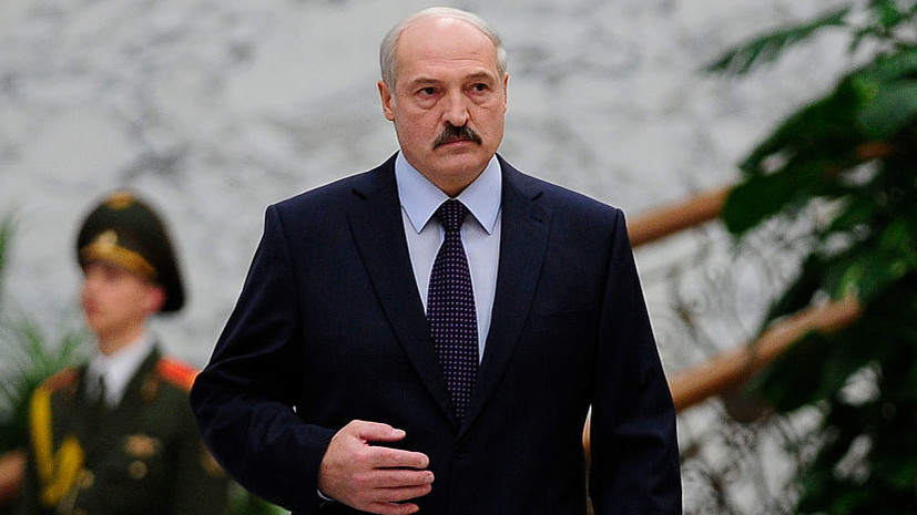 Лукашенко вручил Мантурову орден Дружбы народов во время встречи в Минске