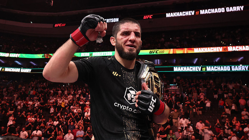 Махачев ответил экс-чемпиону UFC на недовольство флагом России