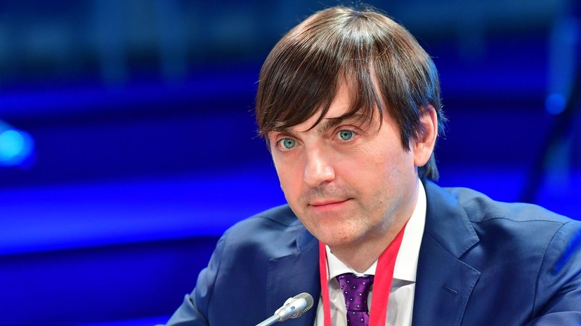 Кравцов сообщил о разработке единых учебников для школ