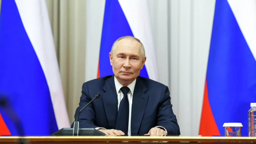 Путин: преподавателей стараются избавить от рутины