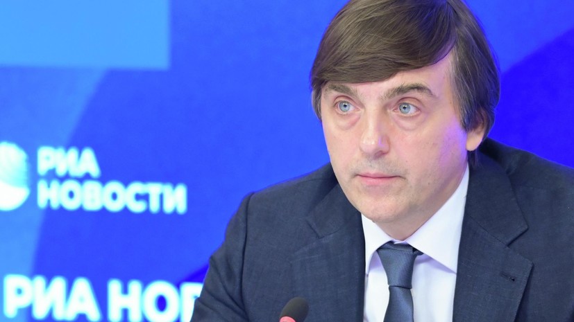 Кравцов заявил об отсутствии планов менять срок обучения в школах