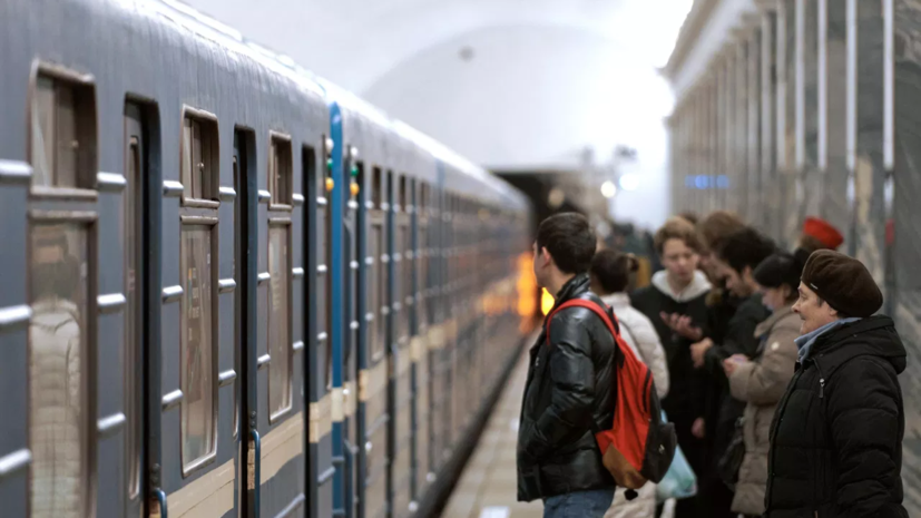 В метро Петербурга произошёл сбой из-за неисправности состава