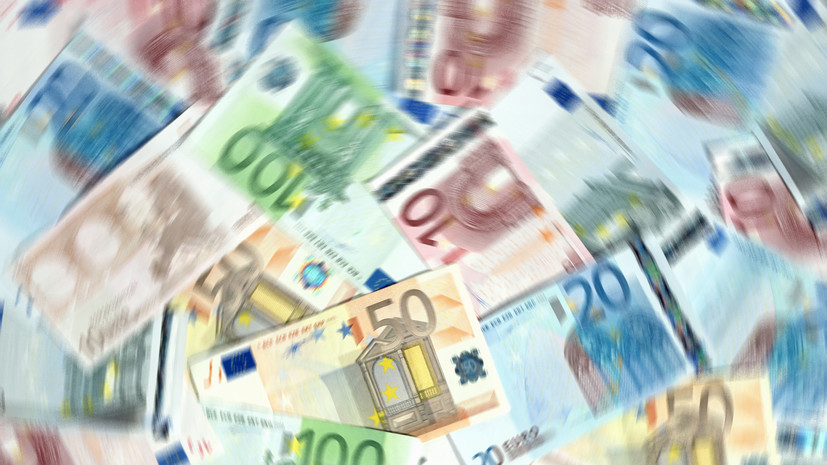 Еврокомиссия не планирует ускорять выплату Киеву €90 млрд