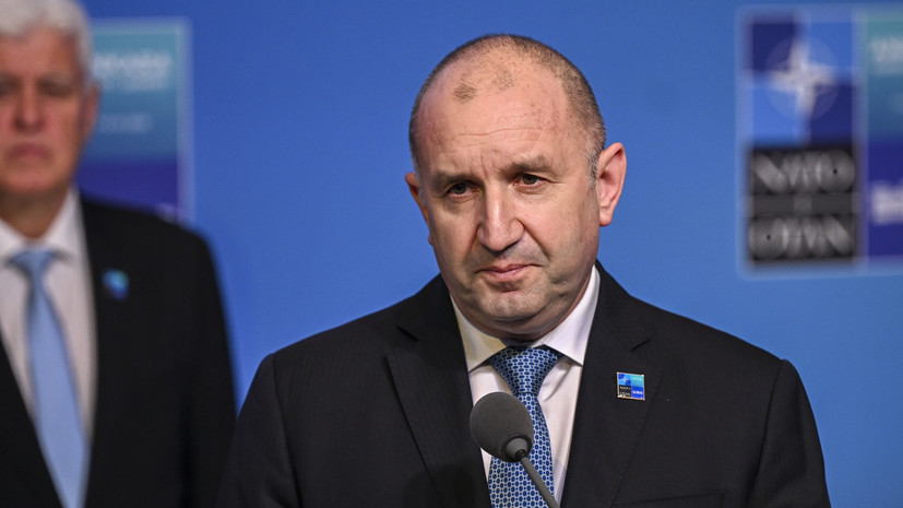 Премьер Болгарии назвал безрассудными поставки оружия Украине