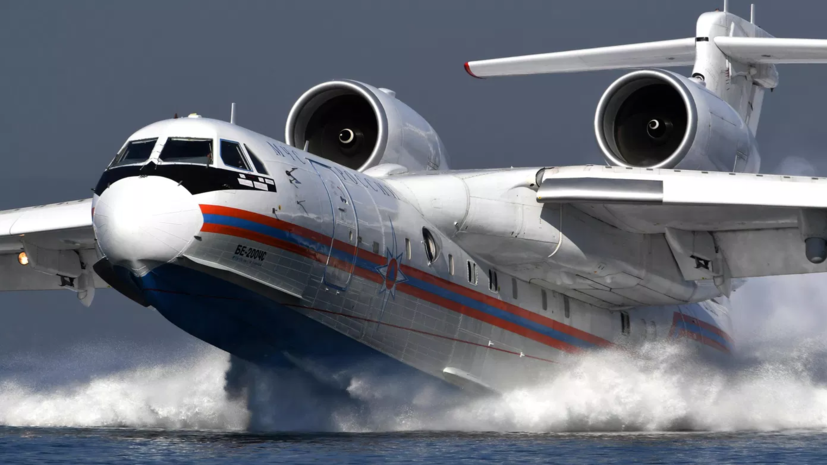 Российские Бе-200 помогают Турции тушить природные пожары в сложных условиях