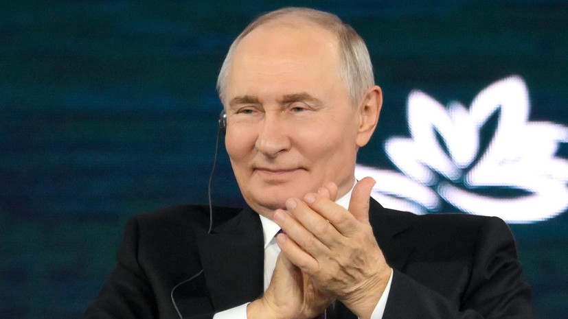 Захарова: обращение Путина к Сигалу на ВЭФ показало широту души президента