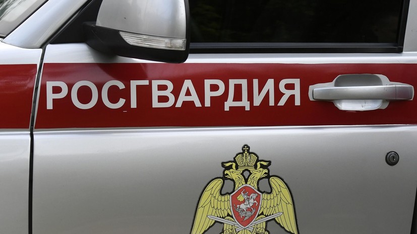 В сети обсуждают прапорщика Росгвардии, который вежливо задержал дебошира