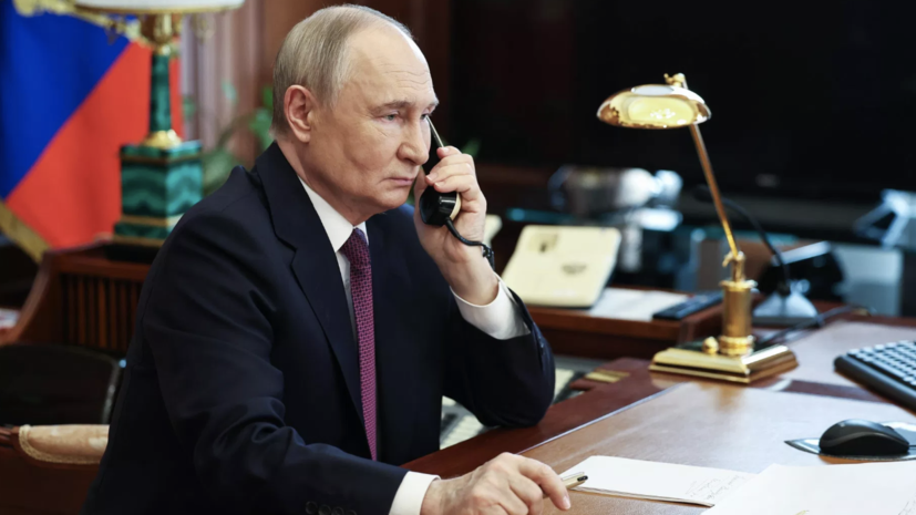 Ушаков: телефонный разговор Путина и Трампа продлился час