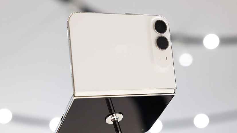 Apple представила первый складной смартфон iPhone Duo с титановым корпусом