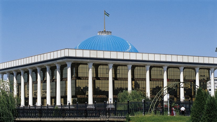 Сенат Узбекистана одобрил закон об изменении узбекского алфавита
