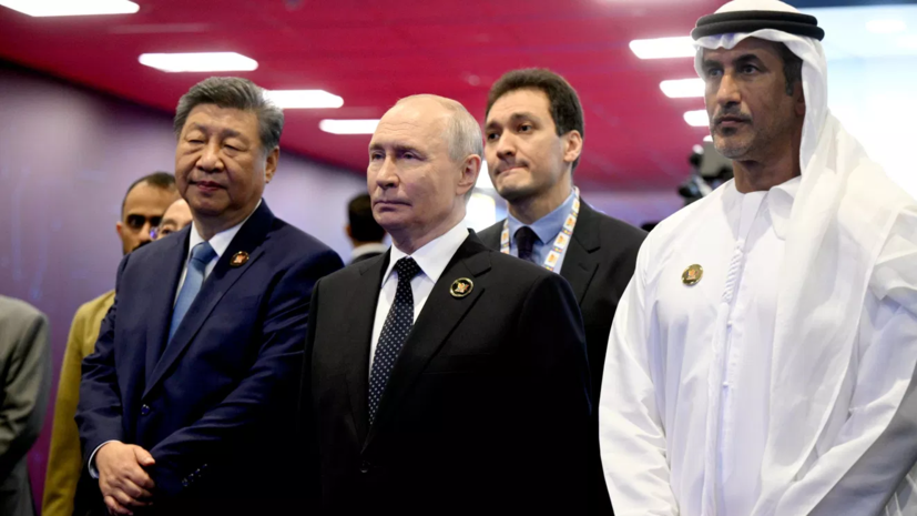 Путин и Си Цзиньпин поприветствовали друг друга на полях саммита БРИКС