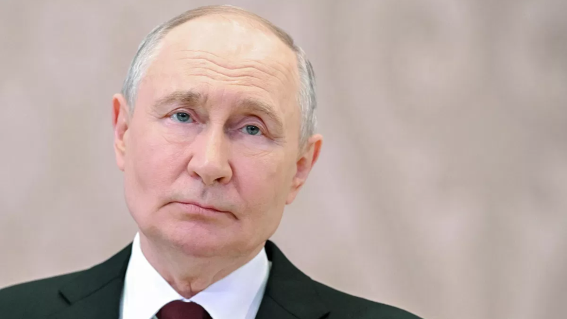 Зарубин: бортпроводники Air France с интересом наблюдали за Путиным в Индии