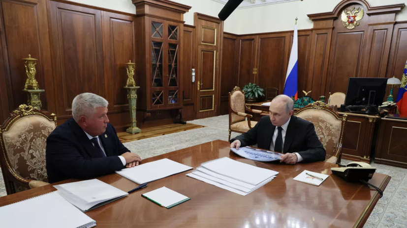 Путин поручил главе Новгородской области взять на контроль ремонт школ в регионе
