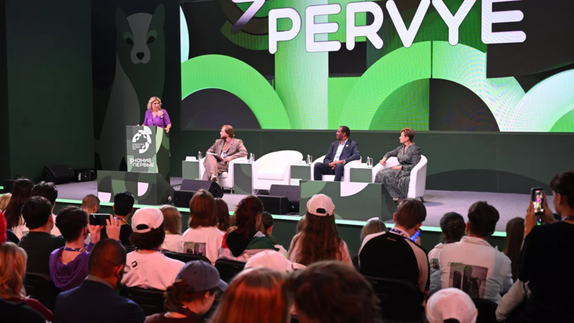 Захарова сорвала аплодисменты на фестивале молодёжи репликой о Великобритании