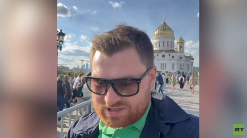 Корреспондент RT показал очередь к мощам Спиридона Тримифунтского в Москве