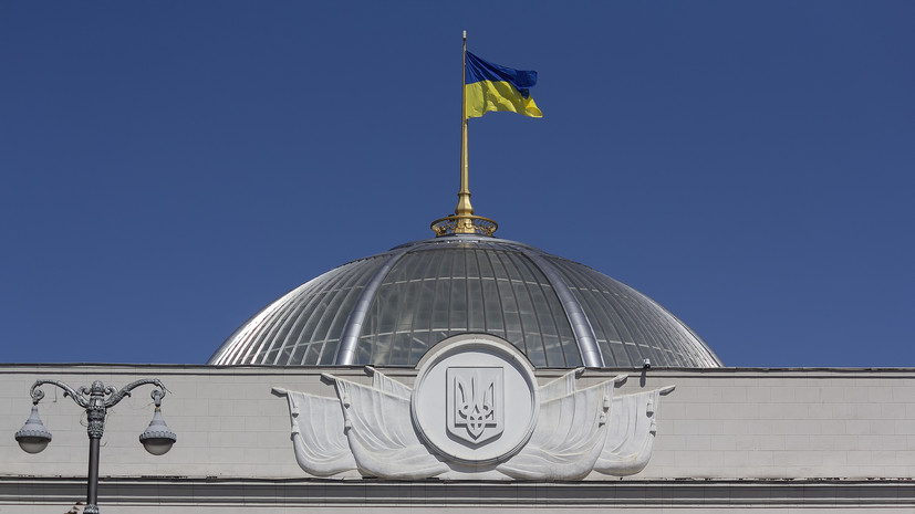 Железняк: заседание Рады отменили из-за отъезда украинских министров в Буковель