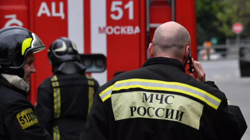 В Подмосковье на площади 7 тысяч квадратных метров горит площадка с мусором