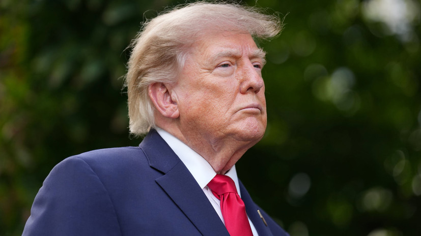 Bloomberg: Трамп призвал Зеленского посетить Москву для переговоров с Путиным