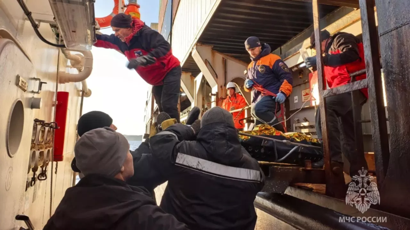 СК расследует пожар на рыболовецком судне «Триумф» у побережья Камчатки