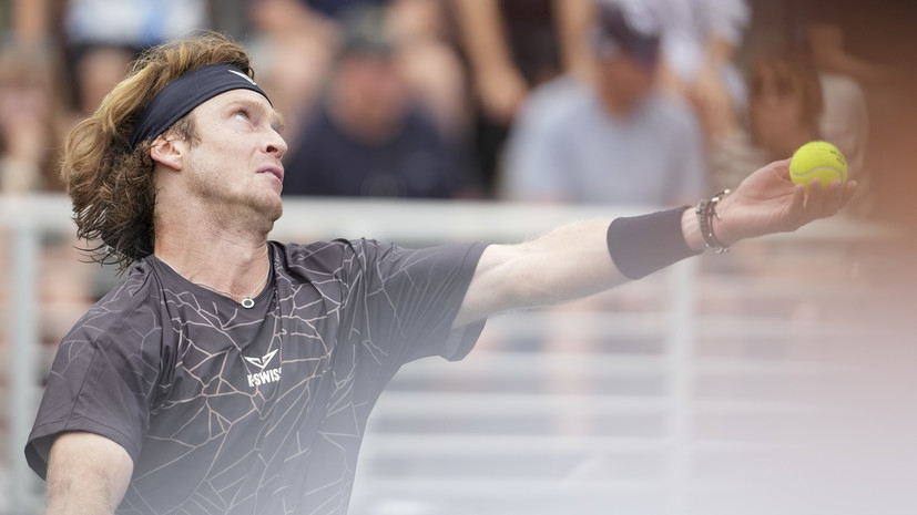 Рублёв ударил по рекламному щиту и разбил руку в кровь в матче турнира ATP