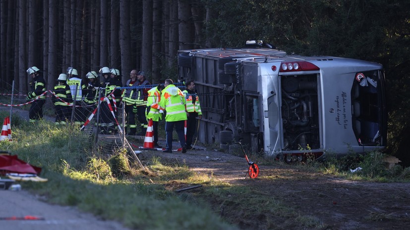 Bild: перевернувшийся в Баварии автобус вёз туристов на Октоберфест