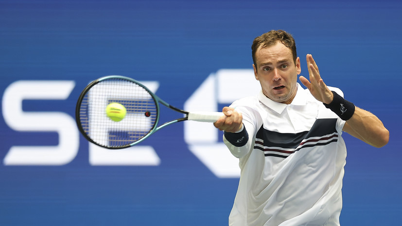 Сафиуллин вышел в полуфинал турнира ATP в Ханчжоу, где может сыграть с Медведевым