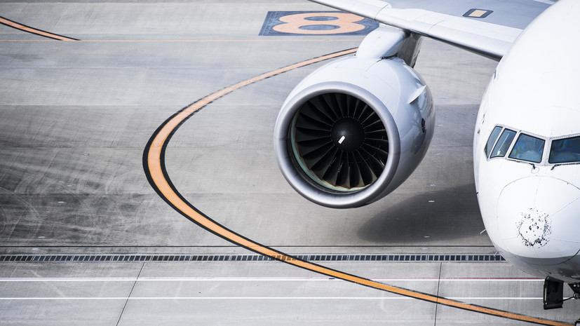Mash: cамолёт Pegasus Airlines чинят прямо на перроне с россиянами на борту
