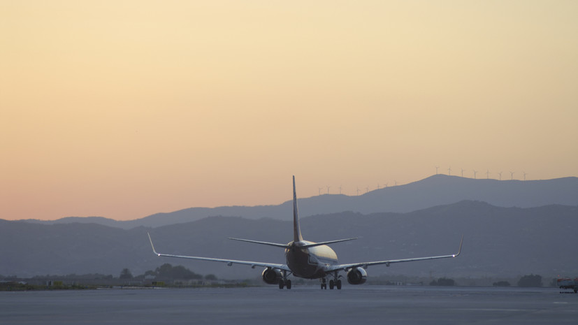 Подавший сигнал о захвате Boeing 737 приземлился в аэропорту Саудовской Аравии