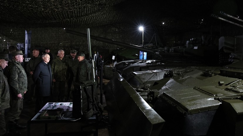 Путину показали боевые безэкипажные машины на базе танка Т-72 Б3М