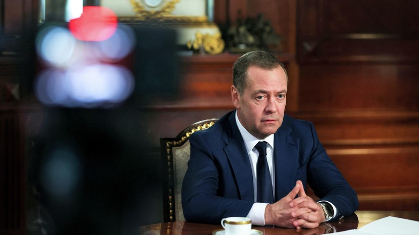 Медведев рассказал, почему продолжает публиковать посты в соцсети X