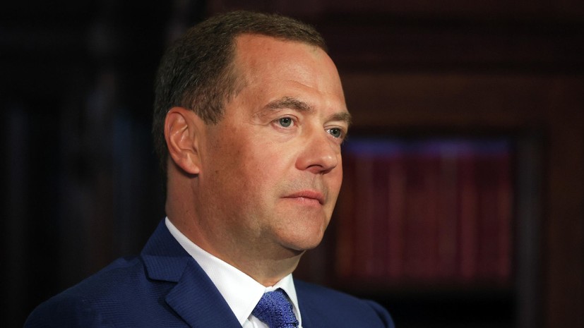 Медведев: проблемы Ближнего Востока должны решаться без Европы и США